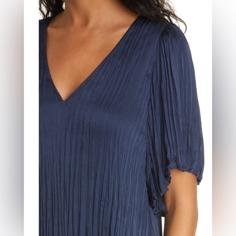 Vince Flutter Sleeve Crushed Satin Top size large Navy - Picture 12 of 14